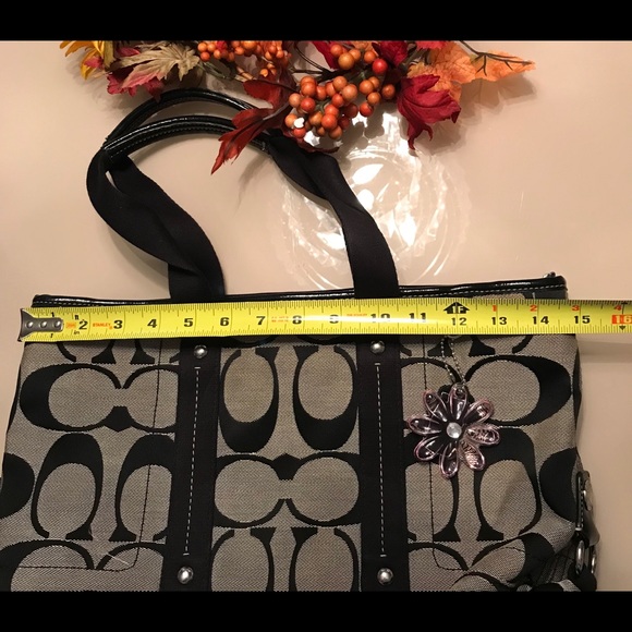 Coach black and beige signature tote bag. - Picture 7 of 8